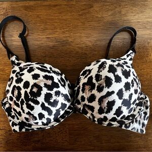 Used Victoria’s Secret padded push-up bra in good condition. Size 32B